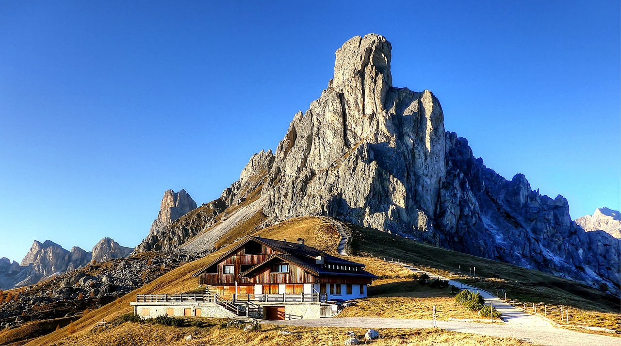 四川旅游必去的十大景点有哪些？去四川有哪些旅游景点 ？