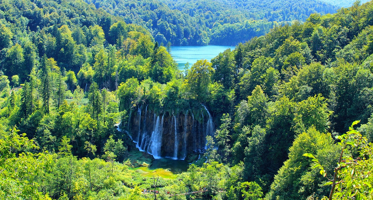 暑假旅游胜地推荐，清凉避暑好去处暑假去哪里旅游避暑